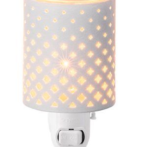 Open Box -Scentsy Mini Warmer Plug In with Banana Leaf Wax Bar